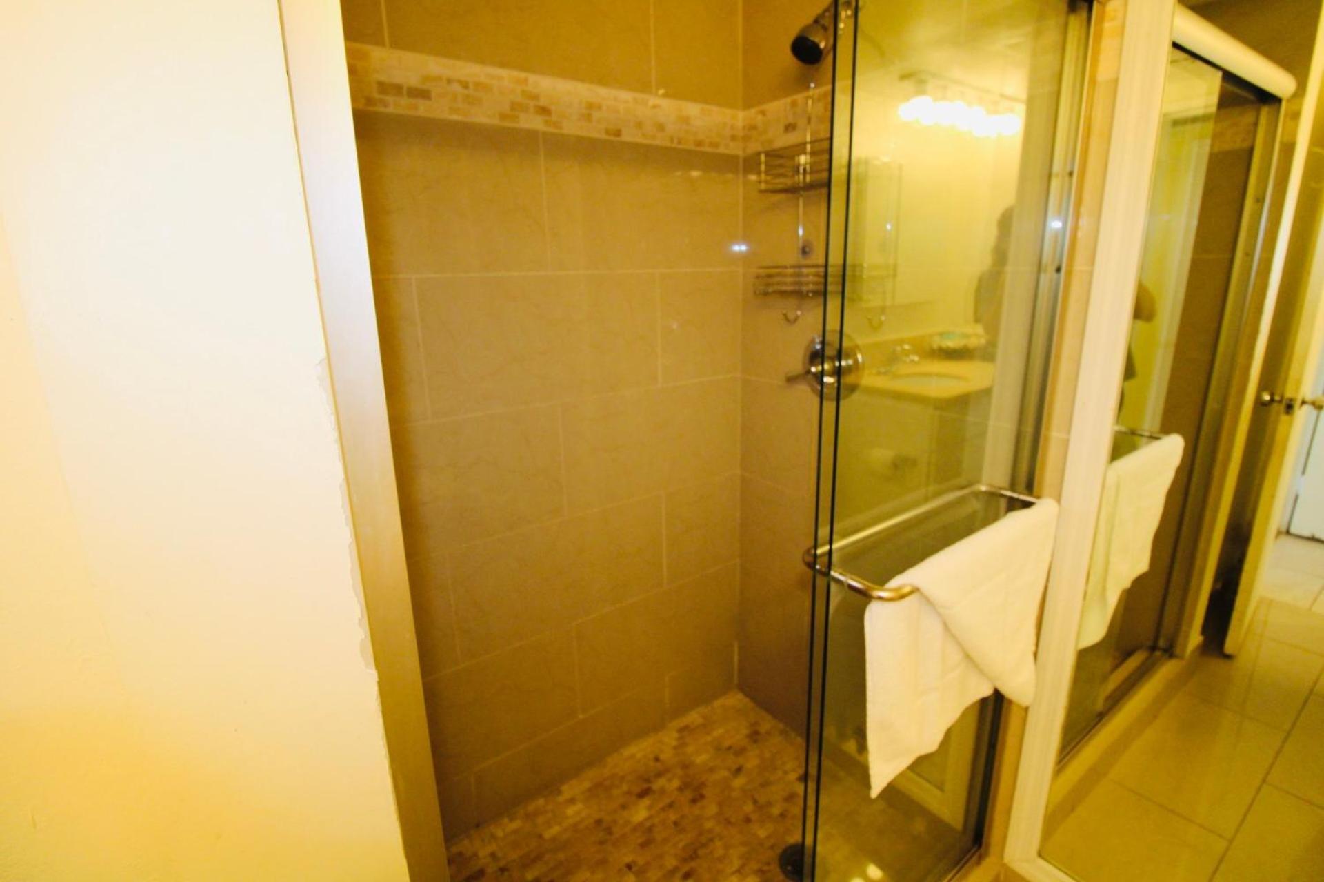 מיאמי ביץ' Alexander 1211 Beachfront Condo With Direct Beach Access, 2 Pools, Sauna, Gym מראה חיצוני תמונה
